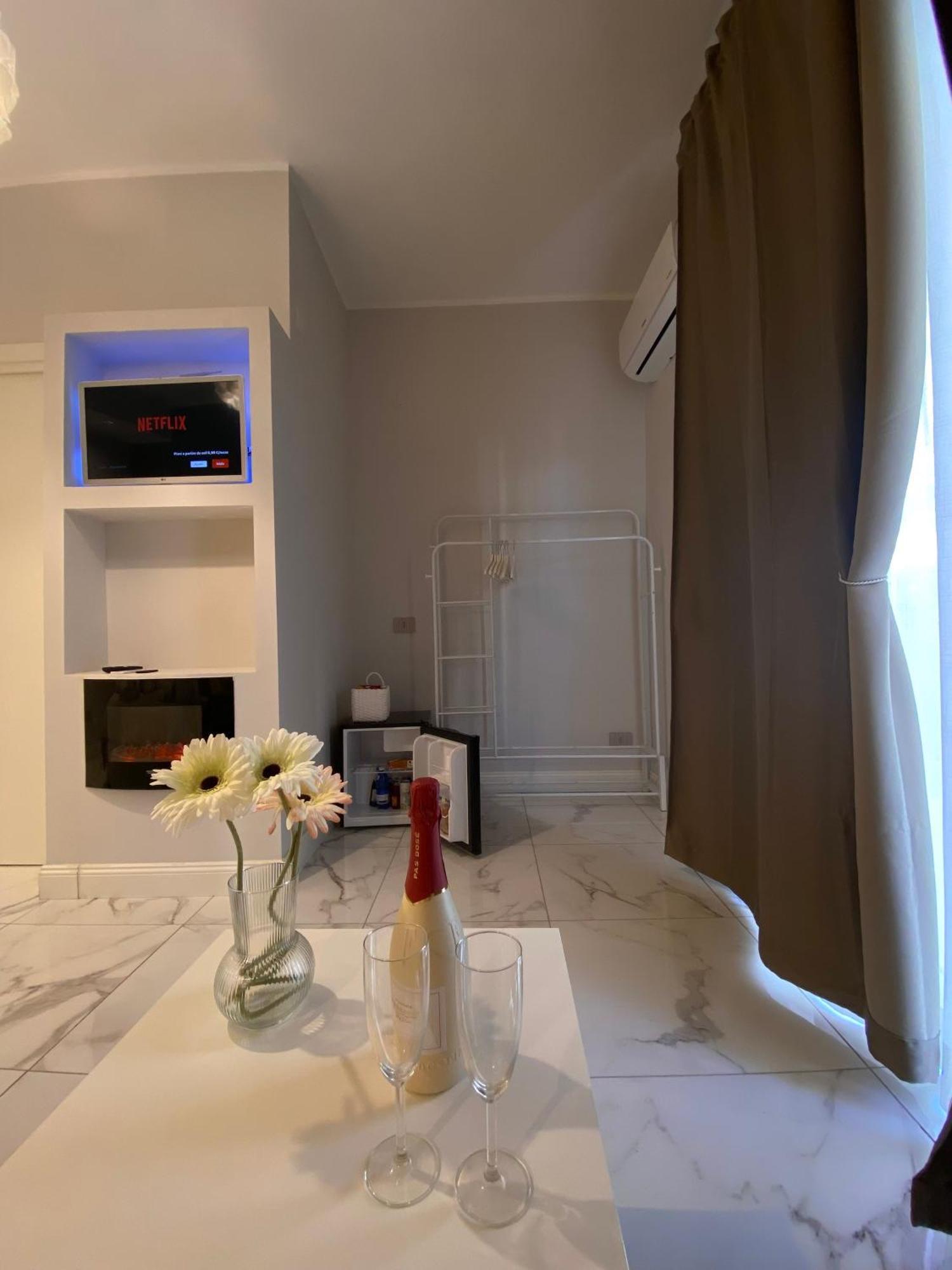 La Dimora Di Marti " Vicino Al Centro Storico Di Napoli" Bed & Breakfast Eksteriør bilde